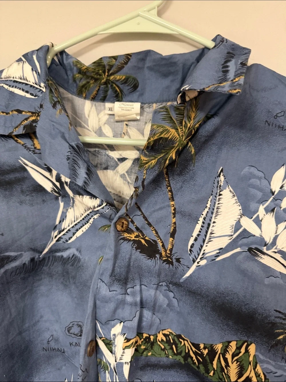 Palmwave Hawaii Button down blue and white Hawaiian shirt XL like new!